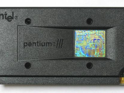 Microprocesador Pentium III, uno de los sucesores de los microprocesadores Pentium afectados.
