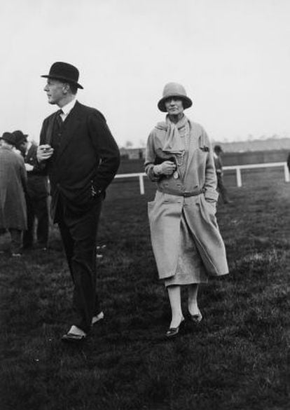 El duque de Westminster y Coco Chanel, en las carreras.