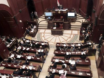 Reunión del comité que redacta el borrador constitucional, en El Cairo.