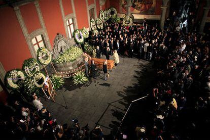 La capilla ardiente del escritor Carlos Monsiváis en el Museo de la Ciudad de México