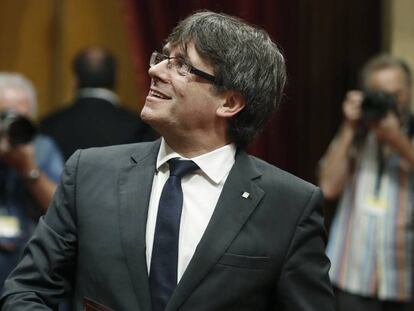 El president de la Generalitat, Carles Puigdemont, durant el ple del Parlament.