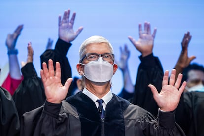 Tim Cook, en un acto de la semana pasada en la Universidad de Gallaudet, en Washington, la primera en especializarse en estudiantes sordos o con dificultades auditivas.
