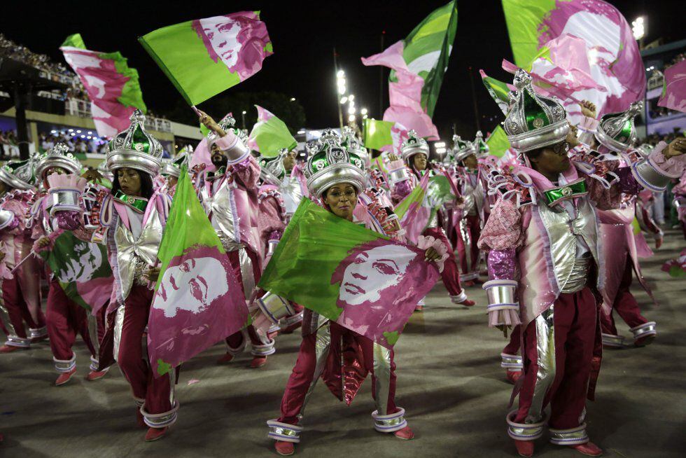 Sambistas de la escuela Salgueiro homenajean a Marielle Franco en el carnaval de 2019. 