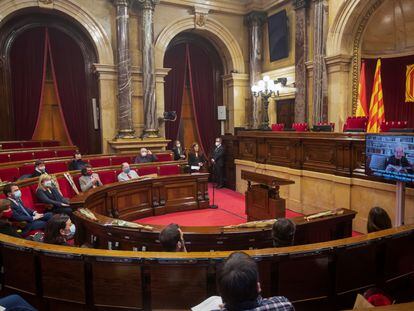 El Parlament, el pasado 22 de abril en su celebración de Sant Jordi con lecturas de textos de  Felícia Fuster, Teresa Juvé y Joan Triadú.