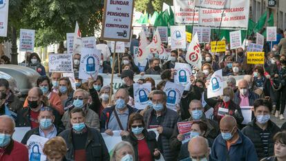 Manifestación para blindar las pensiones en Madrid, este sábado.