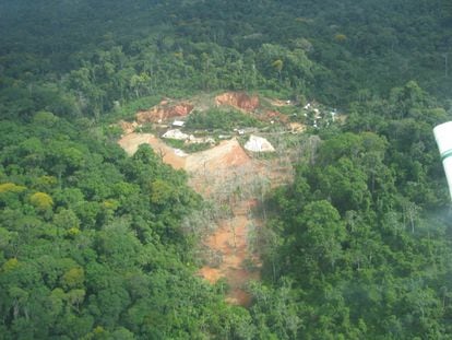 Imagen tomada en 2009 en la mina ilegal 13 de Maio, la zona donde se perdió y fue localizado el piloto Antonio Sena.
