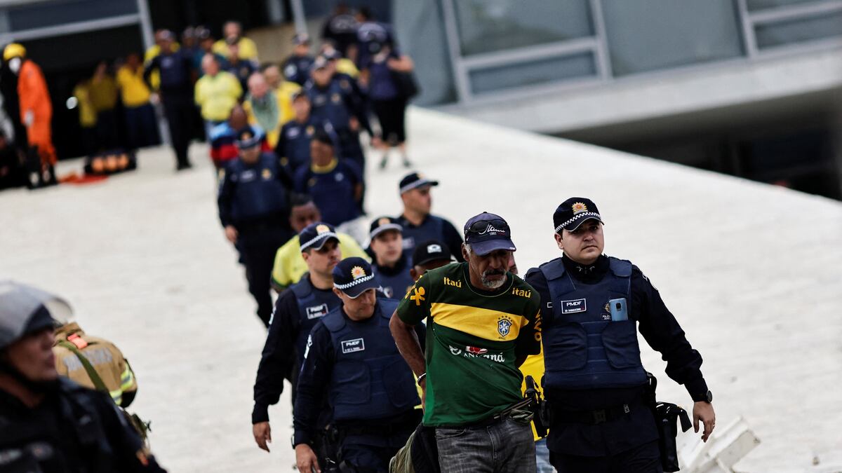 Detenida la cúpula de la policía militar de Brasilia por permitir el asalto bolsonarista al corazón del poder | Internacional