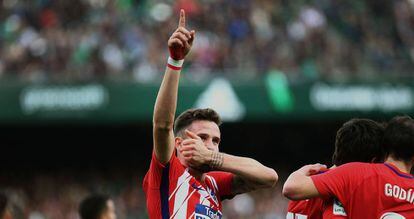 Saúl Ñíguez celebra su gol al Betis el domingo.