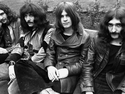 Bill Ward, Tony Iommi, Ozzy Osbourne y Geezer Butler. Black Sabbath y sus melenas en 1970. En vídeo, la canción 'Summertime blues' de la banda Blue Cheer.