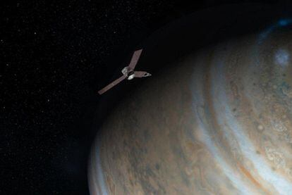 Ilustración de la nave espacial automática <i>Juno</i> sobre una fotografía del polo norte de Júpiter con una aurora.