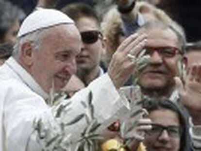 Bergoglio compara el sufrimiento de los marginados y los refugiados a los que sufrió Jesús durante su pasión