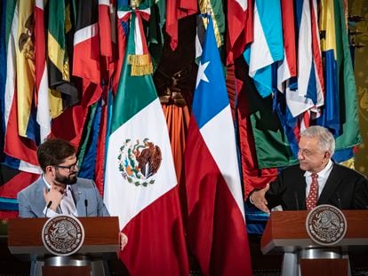 López Obrador conversa con Gabiel Boric, presidente de Chile, uno de los países que integran la Alianza del Pacífico, en Ciudad de México, el 23 de noviembre de 2022.
