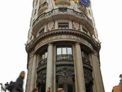 Vista tomada esta mañana de la sede central del Banco de Valencia. EFE/Archivo