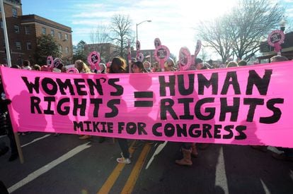 Una de las pancartas que han portado los manifestantes a favor de la mujer, en Morristown (Nueva Jersey).