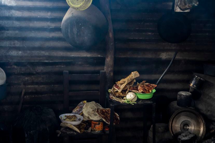 Cocina en el interior de una de las casas de la Mixteca oaxaqueña, en México. 