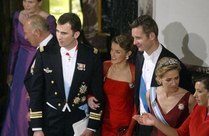 En mayo de 2004 los duques de Palma acudieron a la boda del príncipe Federico de Dinamarca y Mary Donaldson. Fue uno de los primeros actos públicos del príncipe Felipe con su entonces prometida, Letizia Ortiz, y las dos parejas dejaron ver su buena sintonía.
