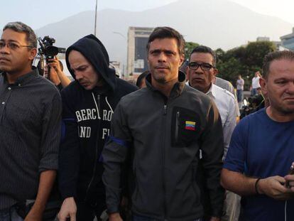 El opositor venezolano Leopoldo López tras ser liberado este martes en Caracas.