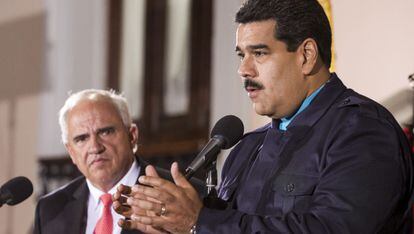 El presidente venezolano, Nicolás Maduro y el secretario general de Unasur, Ernesto Samper, este miércoles en Caracas.