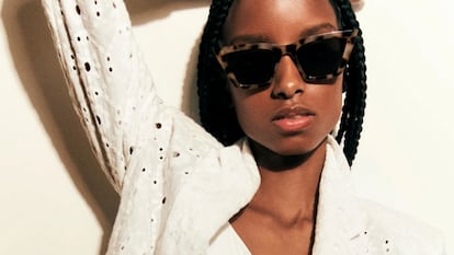 Del traje pastel a la blusa romántica: todos los imprescindibles para recibir la primavera