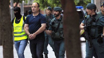 El presunto colaborador de ETA, Tomás Madina Echevarría, detenido en Galdácano (Bizkaia).