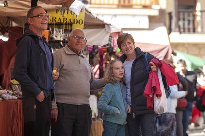 Una familia, en Manzanares el Real (Madrid).