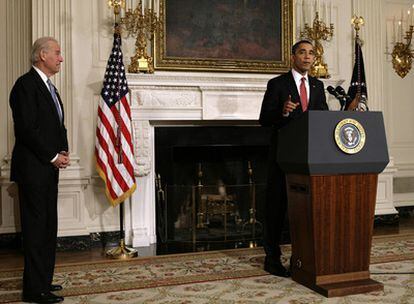 El presidente Obama declara su complacencia por la aprobación en el Senado de la reforma sanitaria hoy en la Casa Blanca junto al vicepresidente Joe Biden