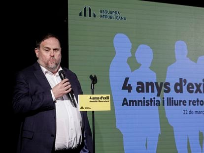 El presidente de ERC, Oriol Junqueras, interviene en el acto titulado "Cuatro años de exilio. ¡Amnistía y libre retorno!", este martes en Barcelona.
