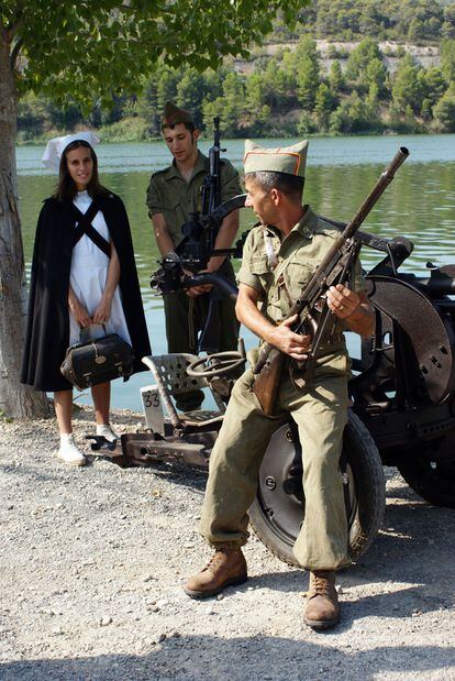 Además de la feria con artefactos bélicos, los participantes podían ver tanques y ametralladoras de Rusia y Alemania que fueron utilizados durante la Guerra Civil española.