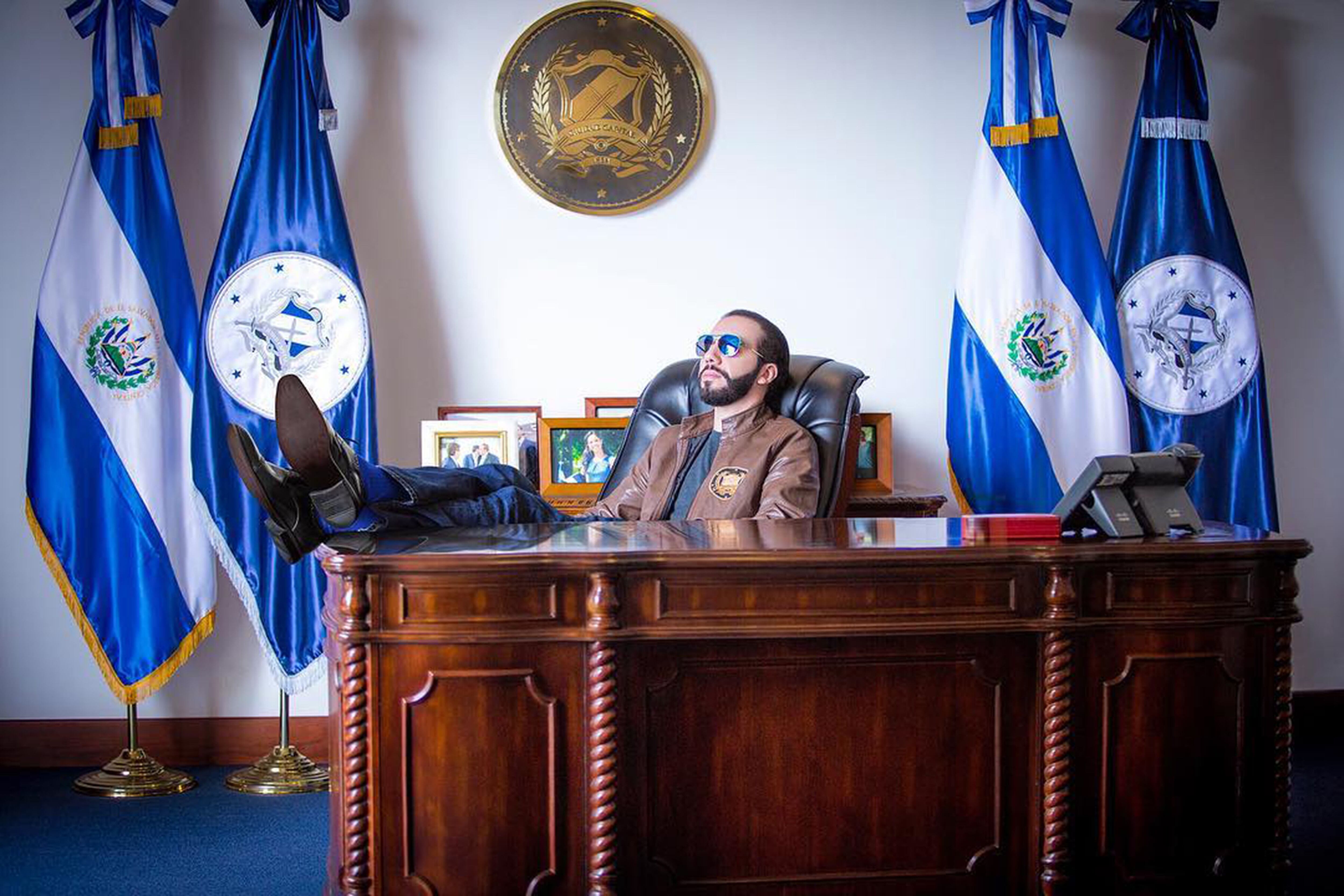 Nayib Bukele en su oficina, en junio de 2017, cuando era alcalde de San Salvador. 