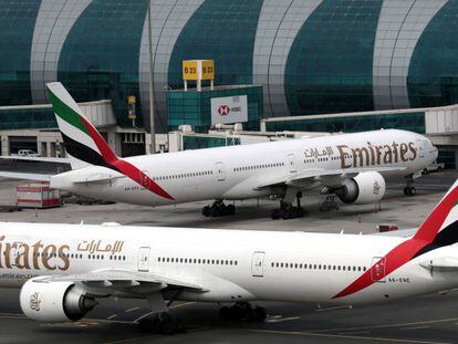 Aviones de Emirates en el aeropuerto de Dubai.