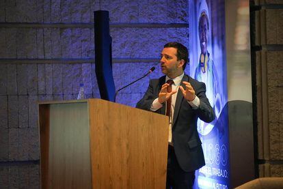 El representante del BID en Colombia, Ramiro López-Ghio, durante el evento en Bogotá, este martes.