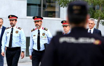 El cap dels Mossos d'Esquadra, Josep Lluís Trapero (c), arribant a l'Audiència Nacional.