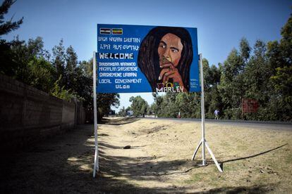Una imagen de Bob Marley en la carretera de Shashamane.