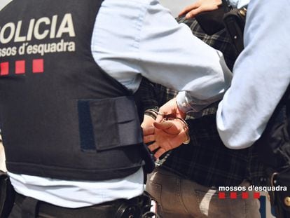 Imagen de archivo de una detención de los Mossos d'Esquadra.