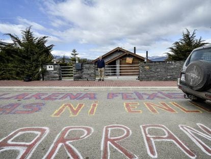 Pintadas contra Llarena en Das, en la Cerdanya.