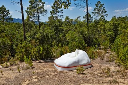 Abierto en 2015, el promotor del Domaine du Muy es Jean-Gabriel Mitterrand, sobrino del que fue presidente francés, François Mitterrand, y veterano galerista parisiense. Su idea fue colocar en un terreno situado a una hora en coche de Saint-Tropez, en la Costa Azul, esculturas monumentales de artistas como Niki de Saint-Phalle, Les Lalanne o Yayoi Kusama. En la zona hay además otros espacios que unen escultura, arquitectura y paisaje, como la Commanderie de Peyrassol (www.peyrassol.com) y la Venet Foundation (www.venetfoundation.org). www.domainedumuy.com