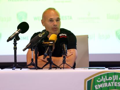 Andrés Iniesta, en su presentación como futbolista del Emirates FC.