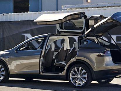 Tesla Model X, el primer coche eléctrico que podrá remolcar una caravana