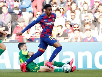 Junior Firpo en una acción del partido entre el Barcelona y el Eibar del pasado 22 de febrero de 2020 disputado en el Camp Nou.
