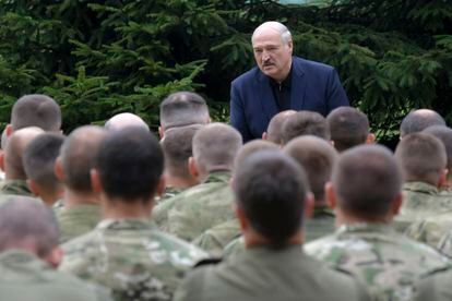 Lukashenko en un encuentro con miembros de las fuerzas de seguridad el pasado viernes en Minsk.