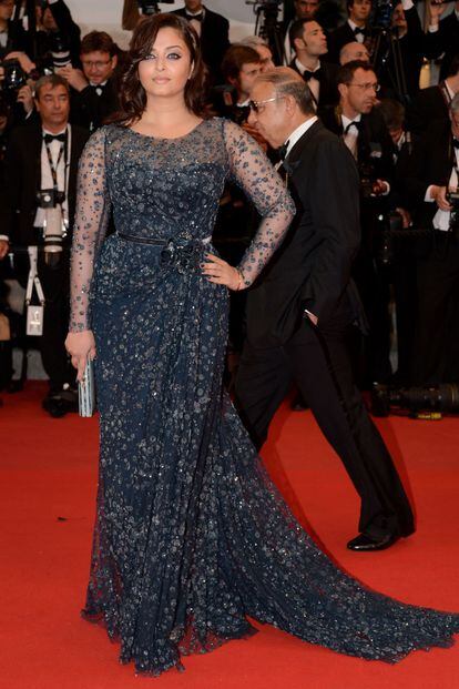 Aishwarya Rai lleva un precioso Elie Saab Couture azul noche.
