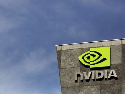 Logo de Nvidia en su sede de Santa Clara, California.