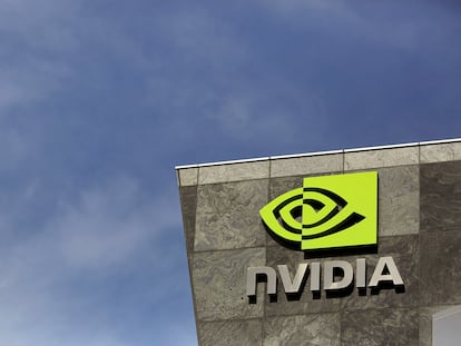 Logo de Nvidia en su sede de Santa Clara, California.