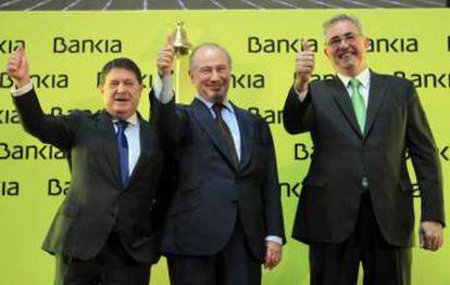 De izquierda a derecha, José Luis Olivas (Bancaja), Rodrigo Rato (Caja Madrid) y Francisco Verdú (Banca March) en la salida a Bolsa de Bankia, en 2011