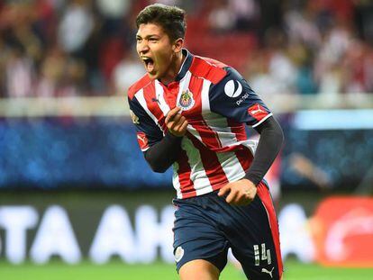 &Aacute;ngel Zald&iacute;var, delantero de las Chivas