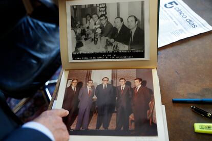 Fotografías correspondientes a las conversaciones de los Pactos de la Moncloa.