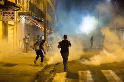 Las protestas en Guayana causaron fuertes disturbios. La sociedad está furiosa porque la violencia, el paro y la inmigración ilegal han alcanzado niveles que, en su opinión, jamás se habrían permitido en la Francia europea.