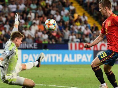 En foto: Dani Olmo anota el segundo gol de la final. En vídeo: declaraciones de los jugadores.