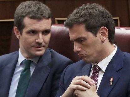 Pablo Casado y Albert Rivera, en una sesión en las Cortes. En vídeo, el análisis de Carlos Ruiz, director de asuntos públicos de LLYC, sobre España Suma.