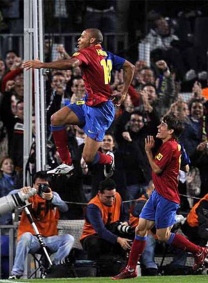 Henry celebra el sexto gol del Barcelona